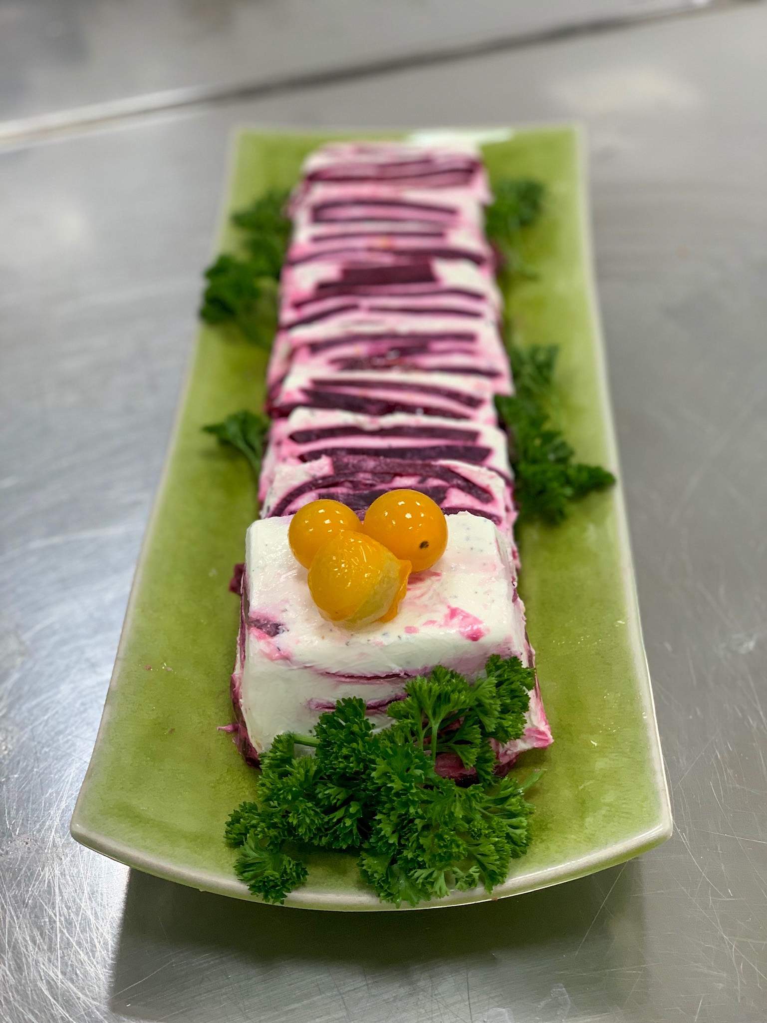 TERRINE DE BETERRABA E QUEIJO DE CABRA