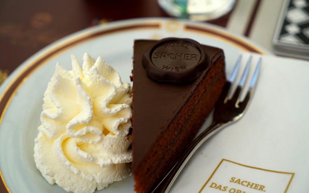 Receita de Sacher Torte: Bolo de Chocolate Austríaco Clássico