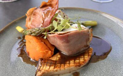 Filé Mignon Flambado com Cognac e Prosciutto, Purê de Batata Doce e Espuma de Parmesão