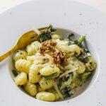 Nhoque com molho pesto e nozes por chef silvio forech