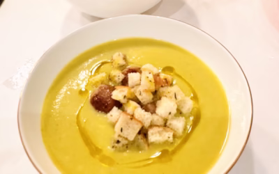 Uma Receita de Sopa de Abóbora Assada com Gengibre para Aconchegar o Inverno