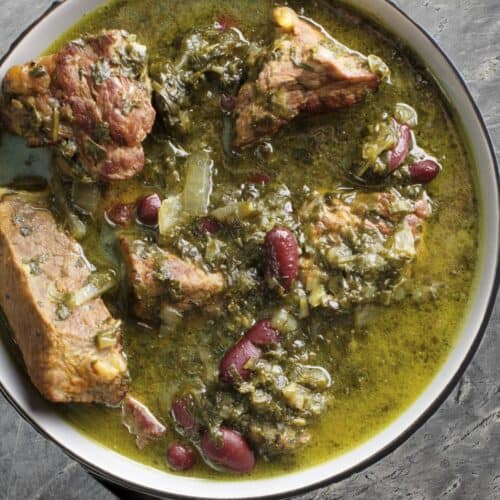 Ensopado Ghormeh Sabzi com carne, feijão e ervas frescas - por chef silvio forech