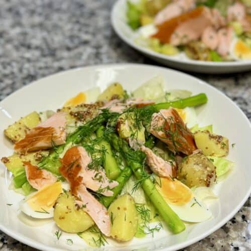 Salada de salmão defumado com batatas e aspargos frescos por chef silvio forech