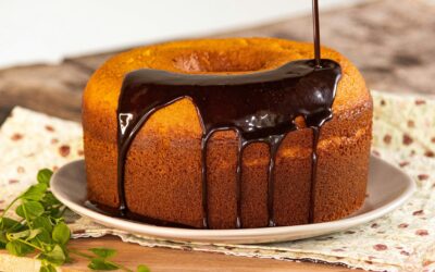 Bolo de Cenoura Fofinho com Cobertura de Chocolate: Receita Simples e Irresistível