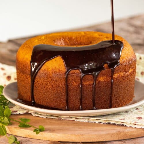 bolo de cenoura fofinho com cobertura de chocolate brilhante por chef silvio forech